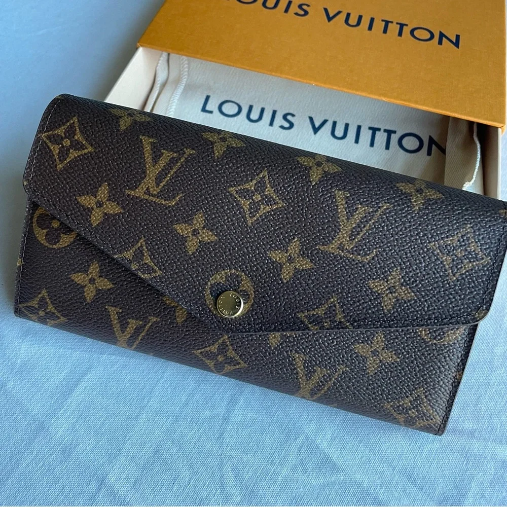 LOUIS VUITTON Sarah Wallet